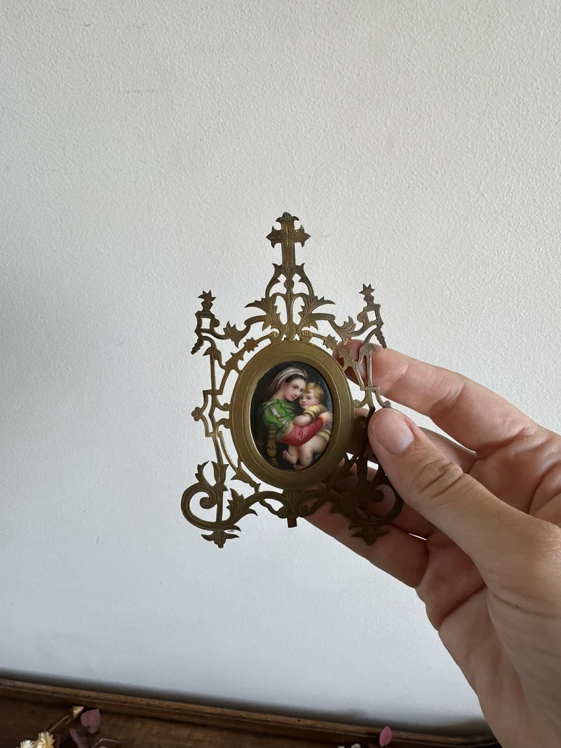 Autel de voyage religieux sur porcelaine structure en laiton