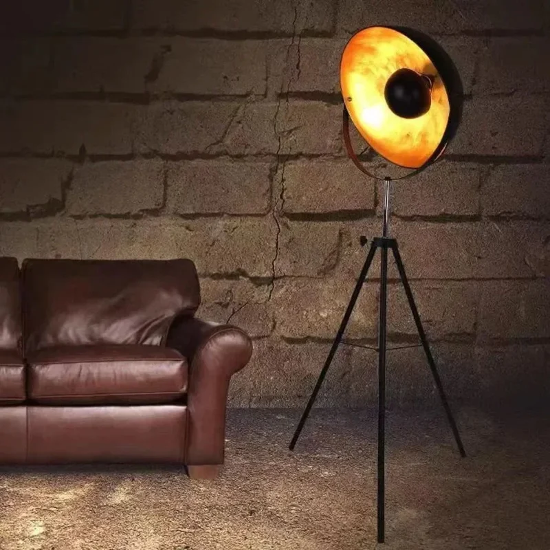 Lampadaire Projecteur Cinéma Vintage – Noir et Or, Style Années 20-30