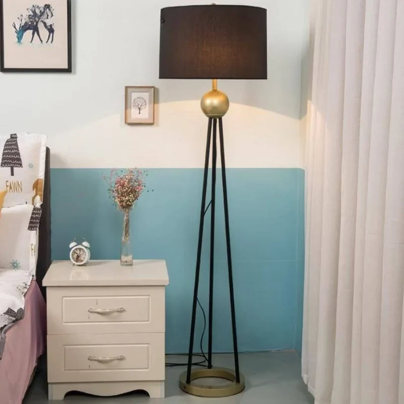 Lampadaire Chambre Adulte Triple Pied – Abat-jour Tissu Noir, Doré