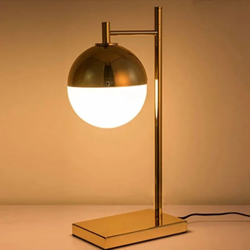 Lampe de Chevet ou Bureau à Led Rustique Doré Punk