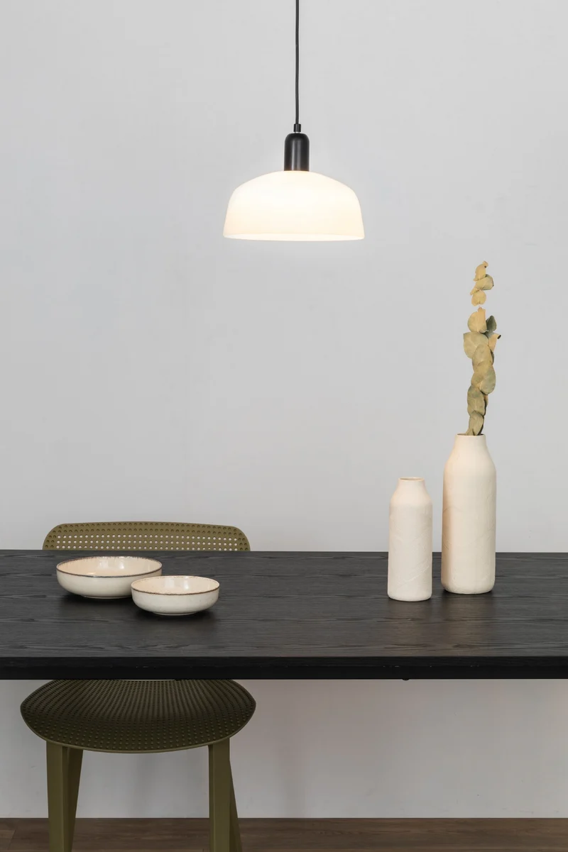 Suspension en verre opale TATAWIN-M pour un éclairage élégant
