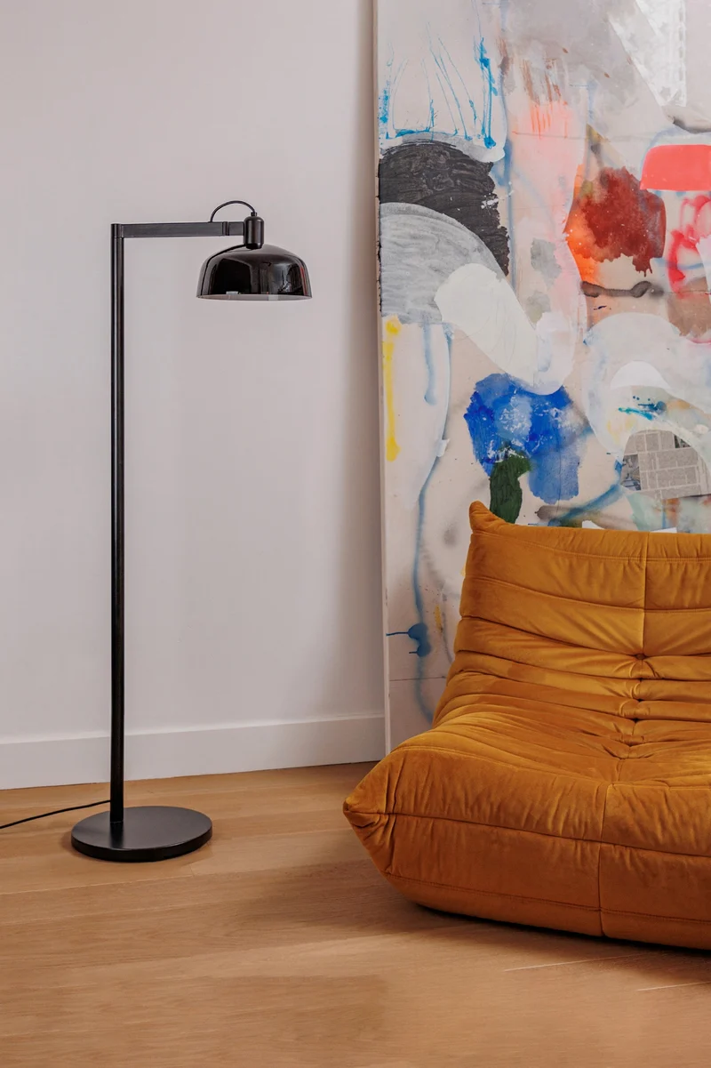 Lampadaire TATAWIN noir : un éclairage sobre et moderne