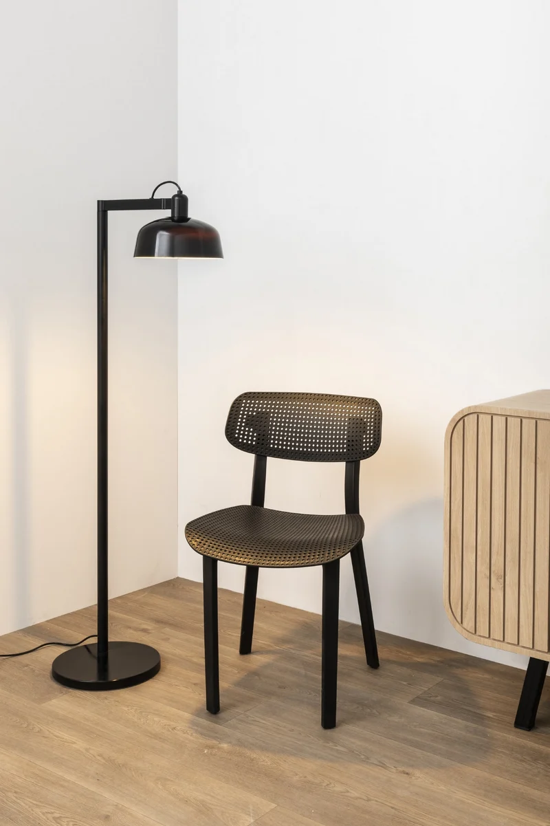 Lampadaire TATAWIN noir : un éclairage sobre et moderne