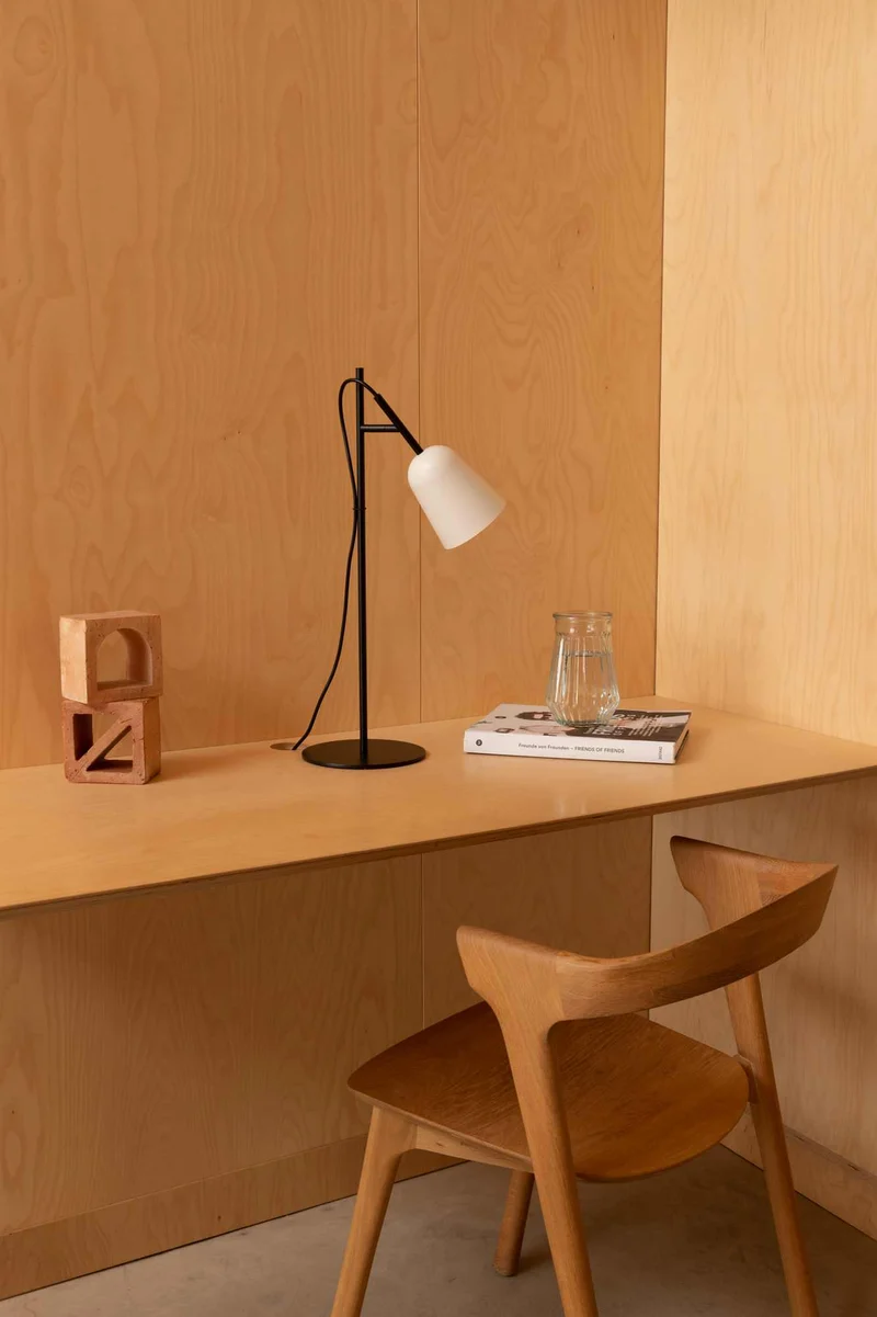 Lampe de table STUDIO blanche : éclairez votre espace avec style