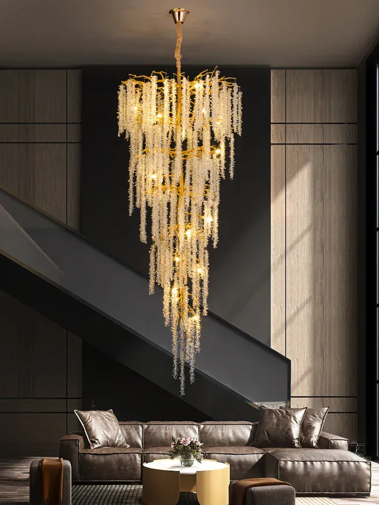 Grand Lustre en Escalier Avec Suspensions en Cristal