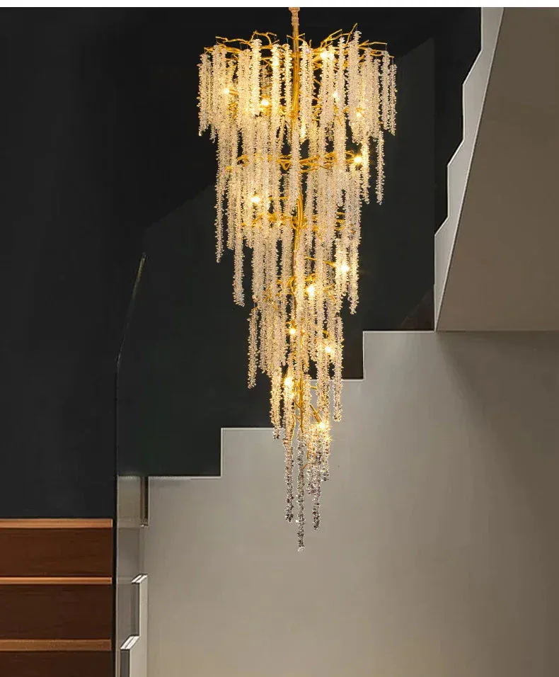 Grand Lustre en Escalier Avec Suspensions en Cristal