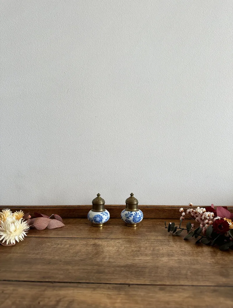 Salière et poivrière en porcelaine décorées main