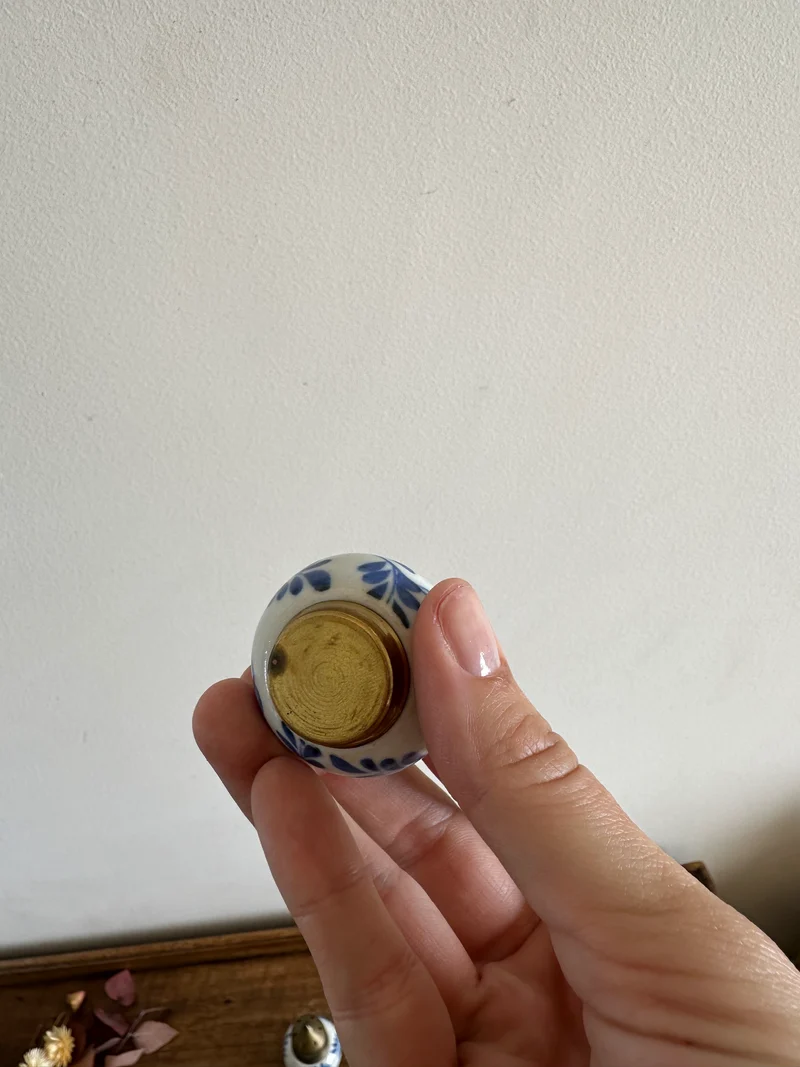 Salière et poivrière en porcelaine décorées main