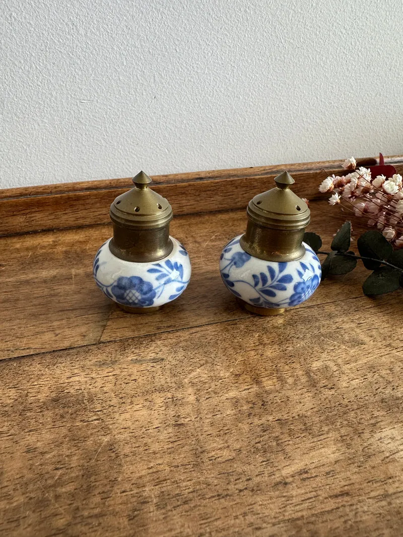 Salière et poivrière en porcelaine décorées main