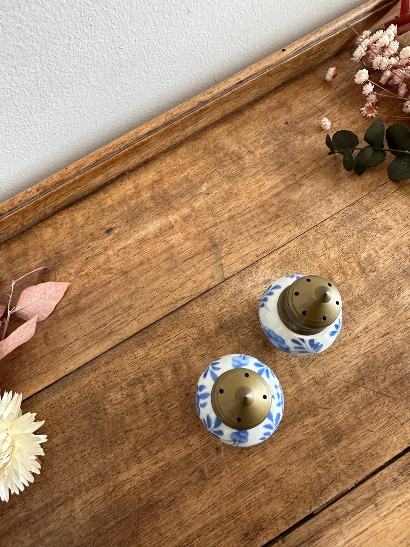 Salière et poivrière en porcelaine décorées main