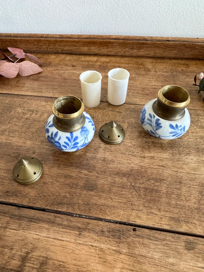Salière et poivrière en porcelaine décorées main