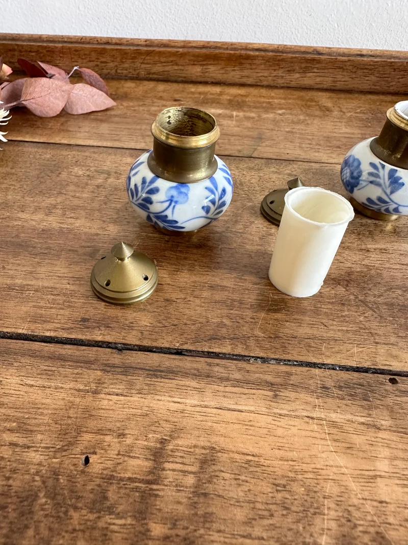 Salière et poivrière en porcelaine décorées main