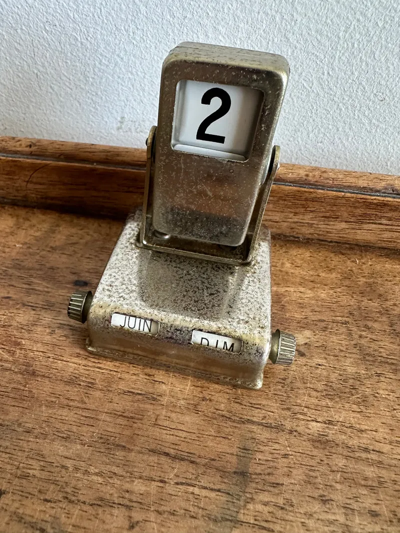 Calendrier perpétuel en métal années 70