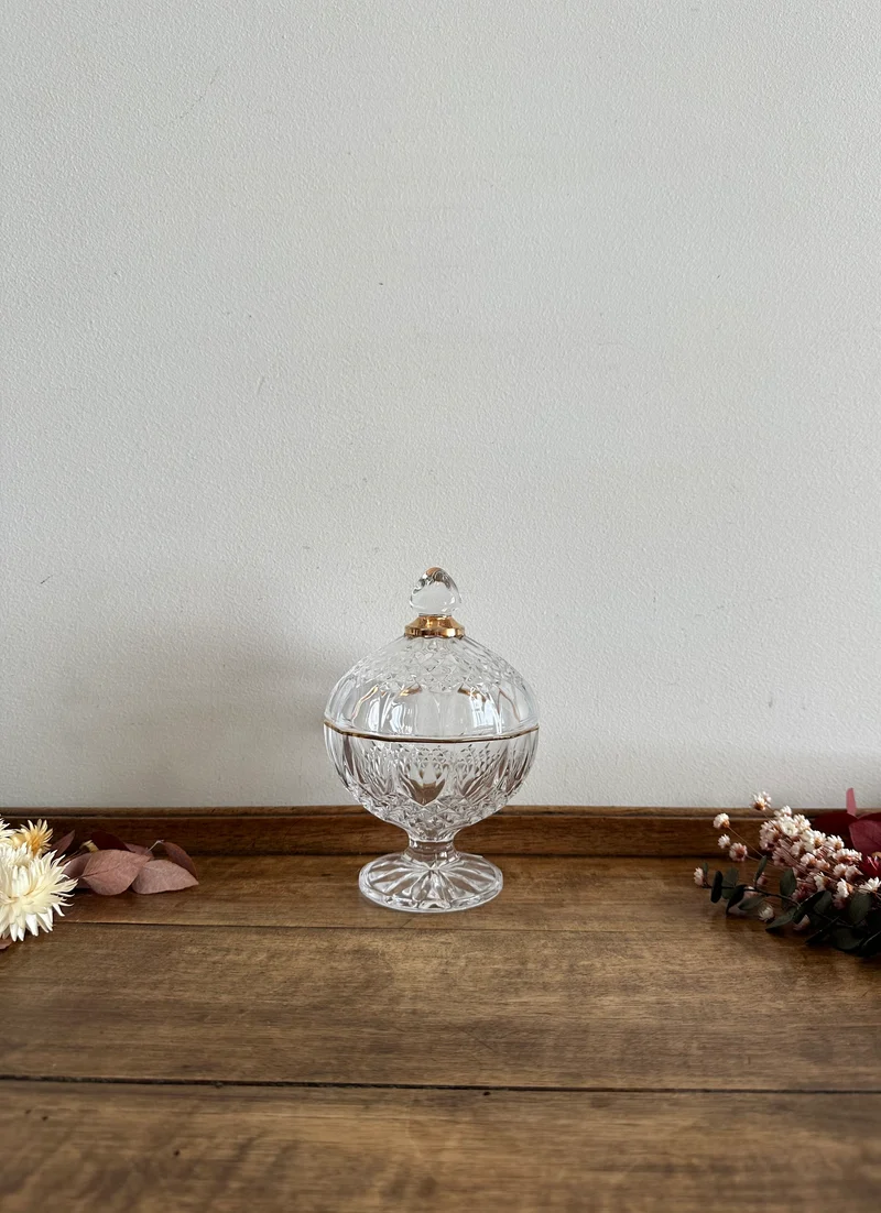 Bonbonnière en cristal taillé cerclée de doré