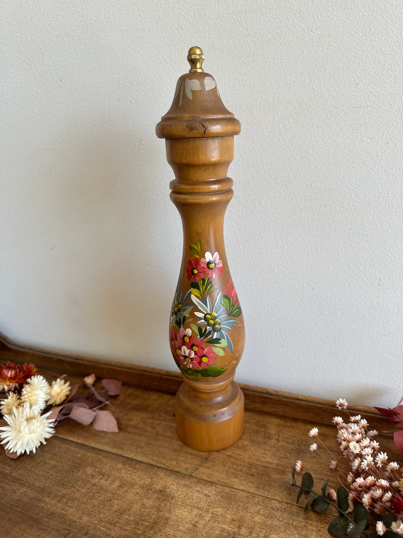 Moulin à poivre en bois décoré main