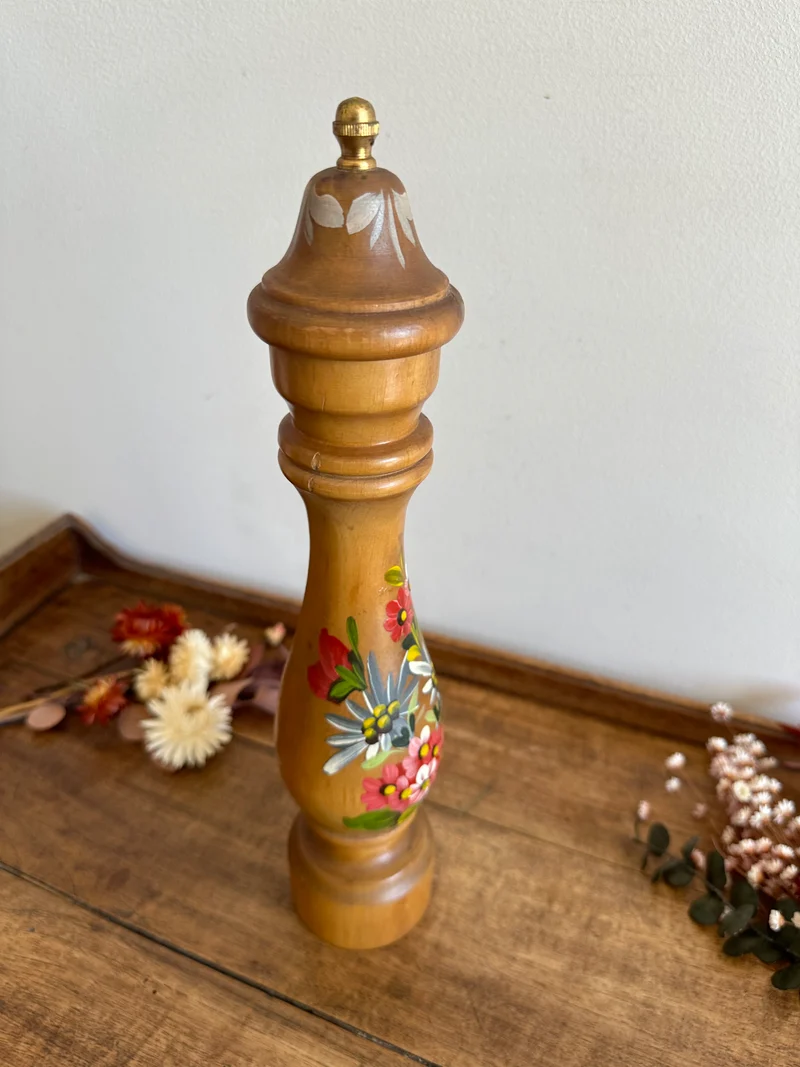 Moulin à poivre en bois décoré main