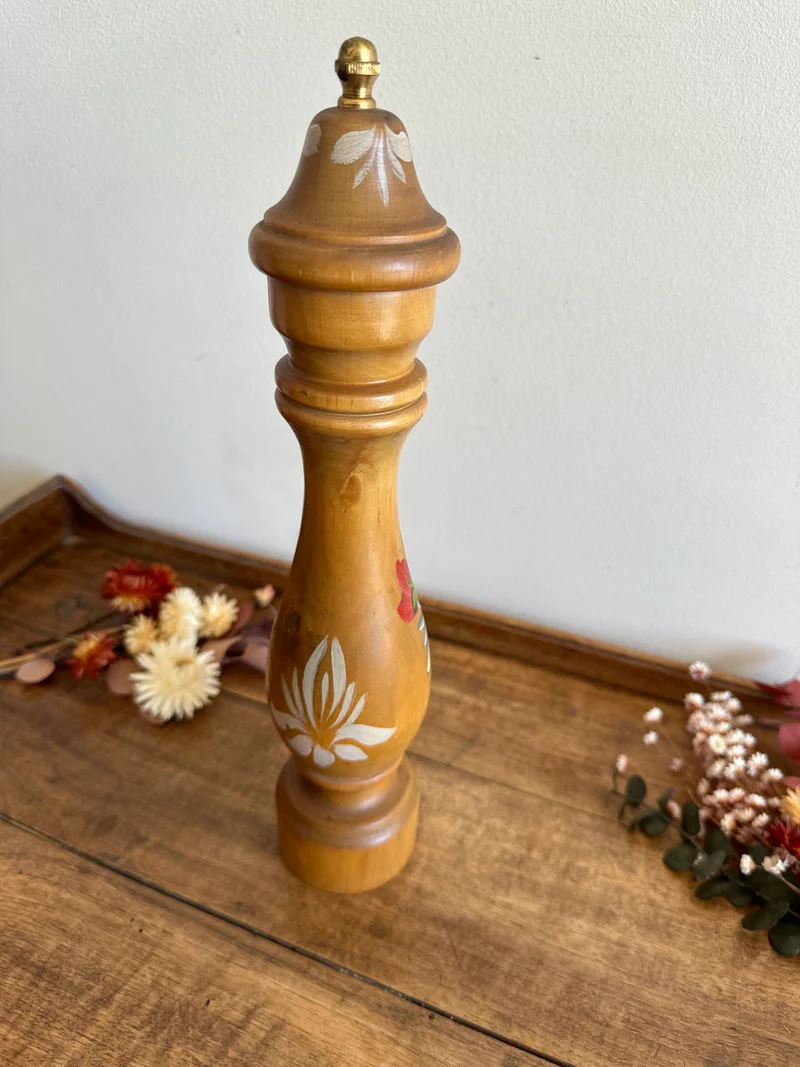 Moulin à poivre en bois décoré main