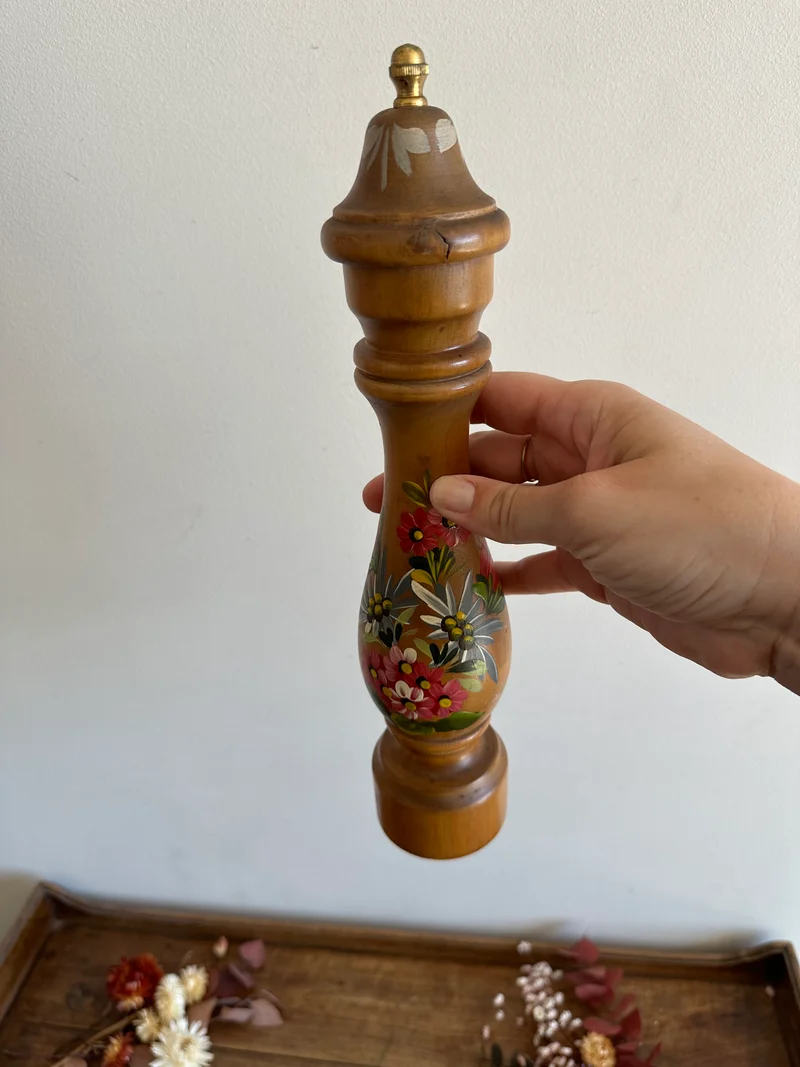 Moulin à poivre en bois décoré main