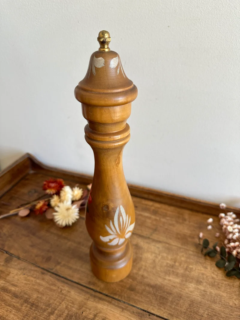 Moulin à poivre en bois décoré main