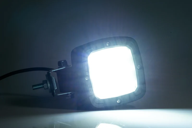 Lampe de travail LED Fristom robuste / 650 lumens