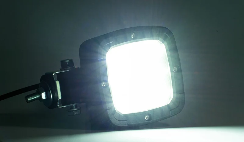 Lampe de travail LED Fristom robuste / 650 lumens