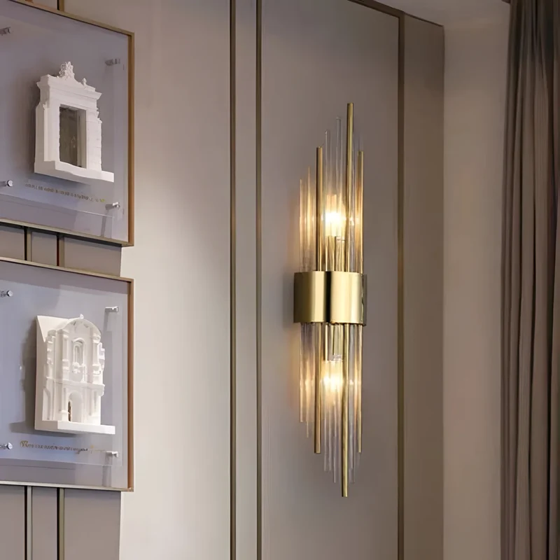 Applique Murale Cristal Tubulaire Dorée – Ambiance Vive et Chaleureuse