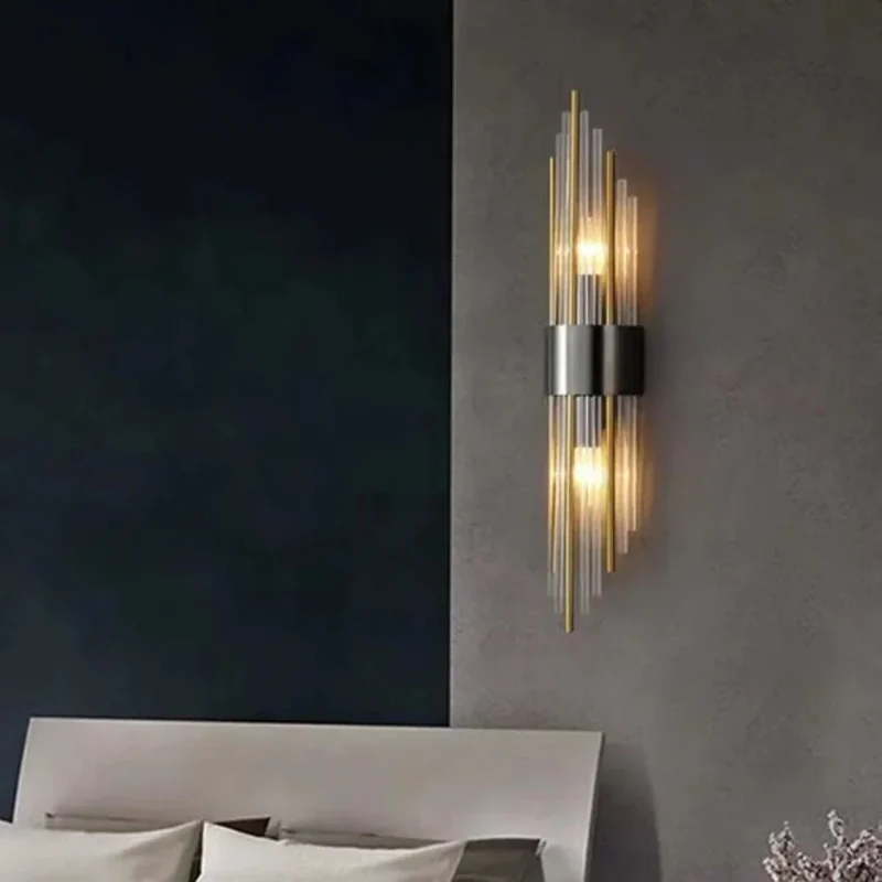 Applique Murale Cristal Tubulaire Dorée – Ambiance Vive et Chaleureuse