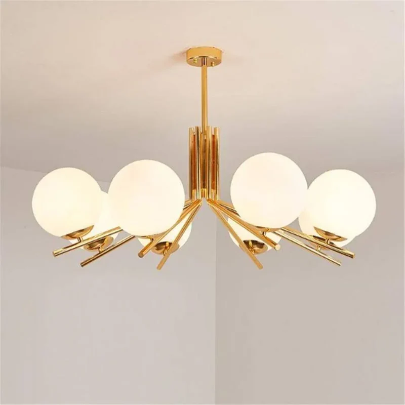 Plafonnier Luxe Doré à Boules de Verre – Ambiance Hôtel Chaleureuse
