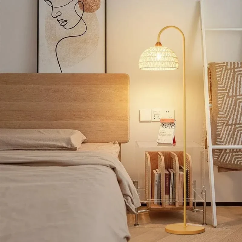 Lampadaire Naturel en Bois, Rotin et Bambou – Chapeau Ajouré Nordique