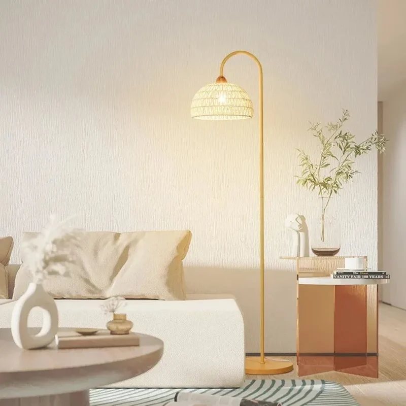 Lampadaire Naturel en Bois, Rotin et Bambou – Chapeau Ajouré Nordique