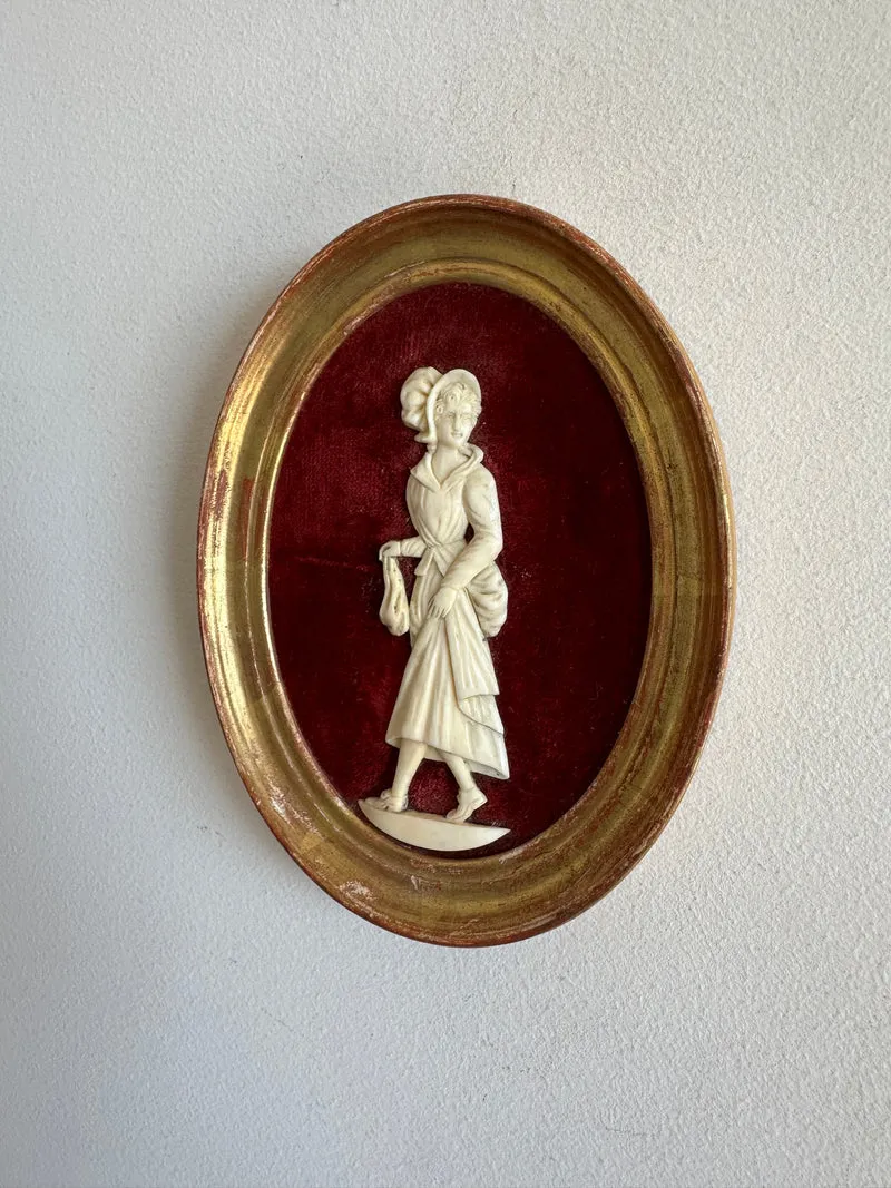 Miniatures en ivoire sur velours 19ème
