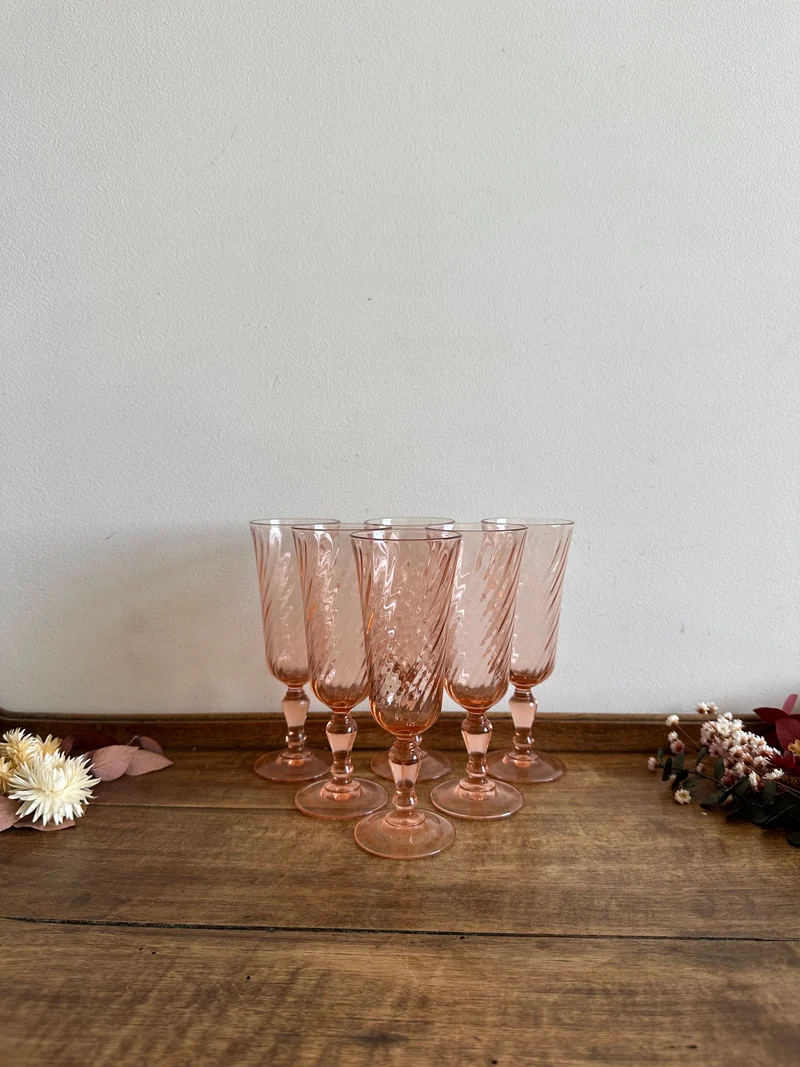 Flûtes à champagne en verre Rosaline sur pieds