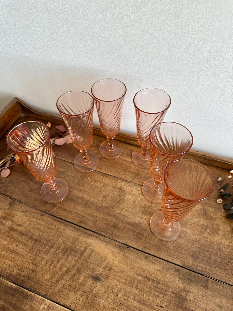 Flûtes à champagne en verre Rosaline sur pieds