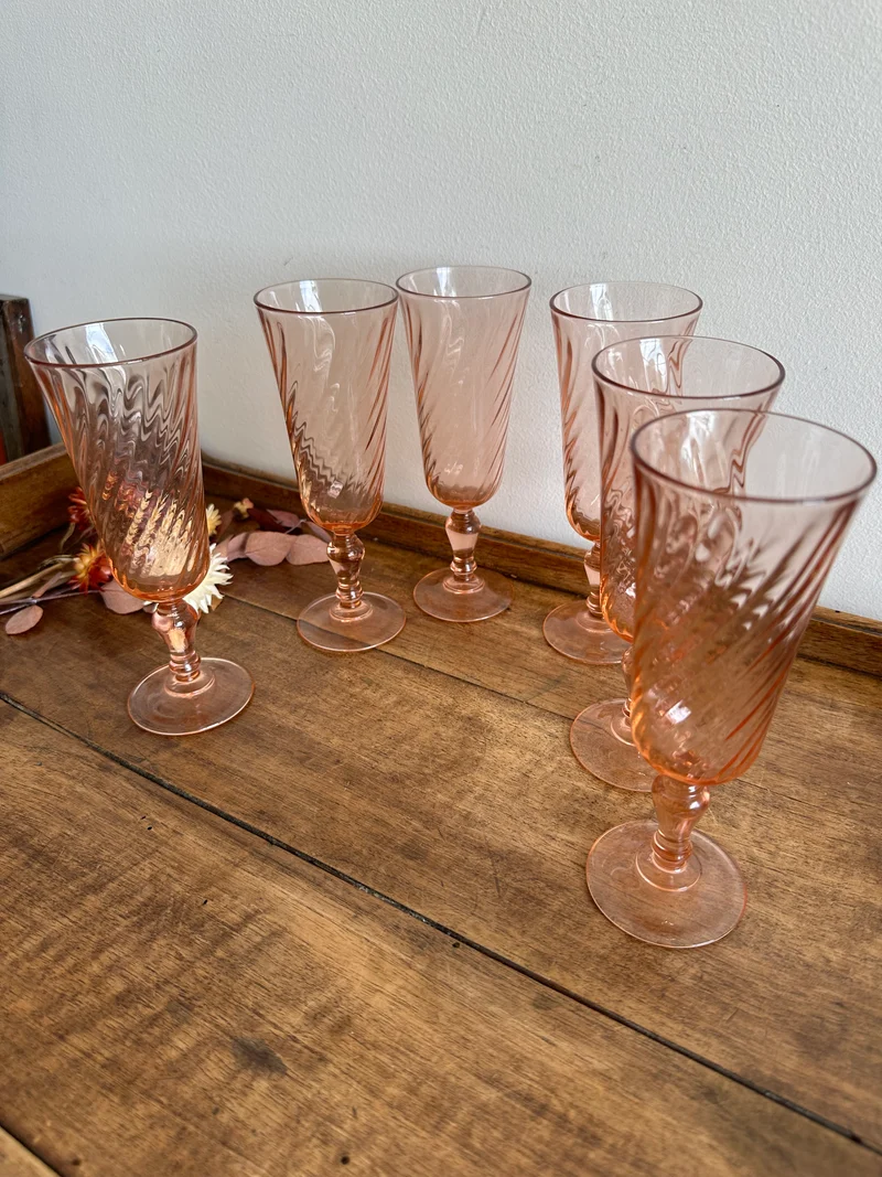 Flûtes à champagne en verre Rosaline sur pieds