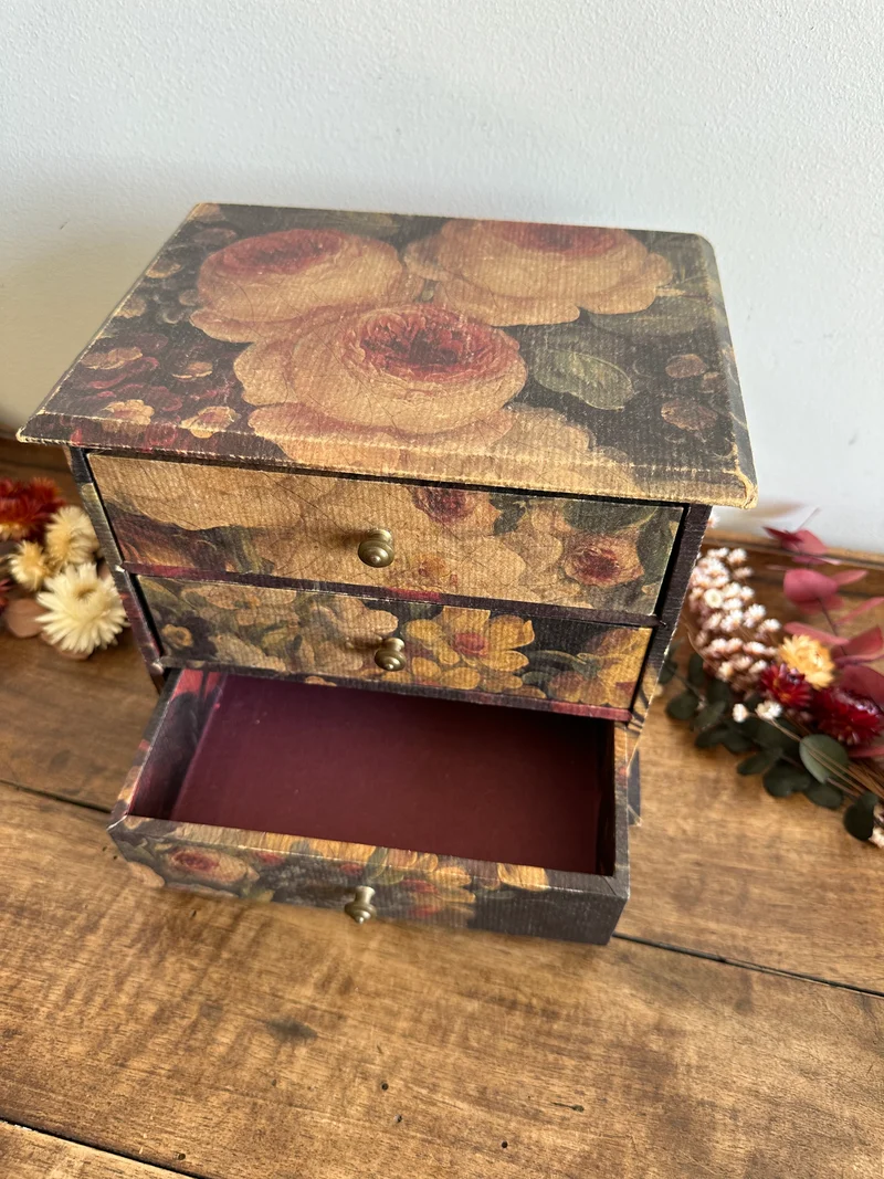 Coffret en bois recouvert de papier floral italien