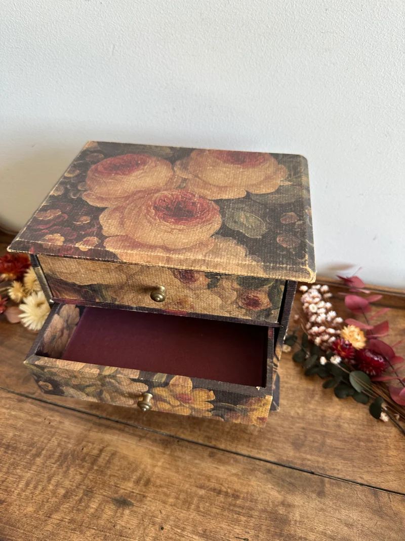 Coffret en bois recouvert de papier floral italien