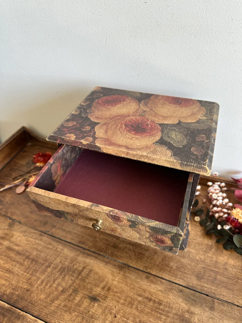 Coffret en bois recouvert de papier floral italien