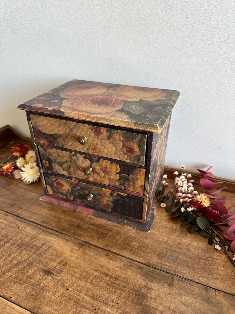 Coffret en bois recouvert de papier floral italien