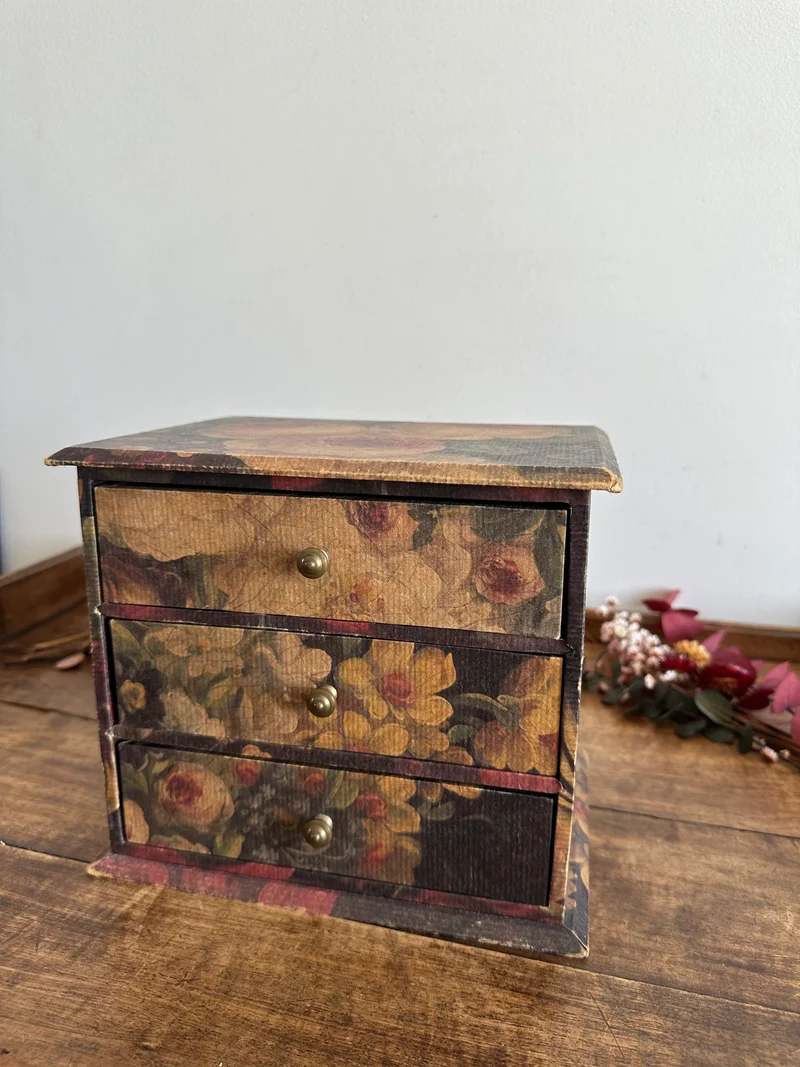 Coffret en bois recouvert de papier floral italien
