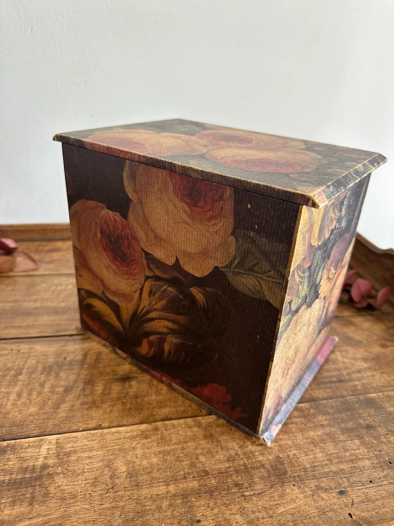 Coffret en bois recouvert de papier floral italien
