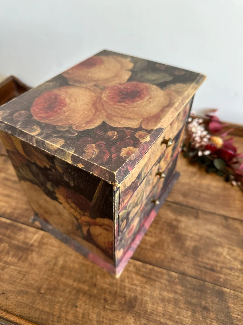 Coffret en bois recouvert de papier floral italien
