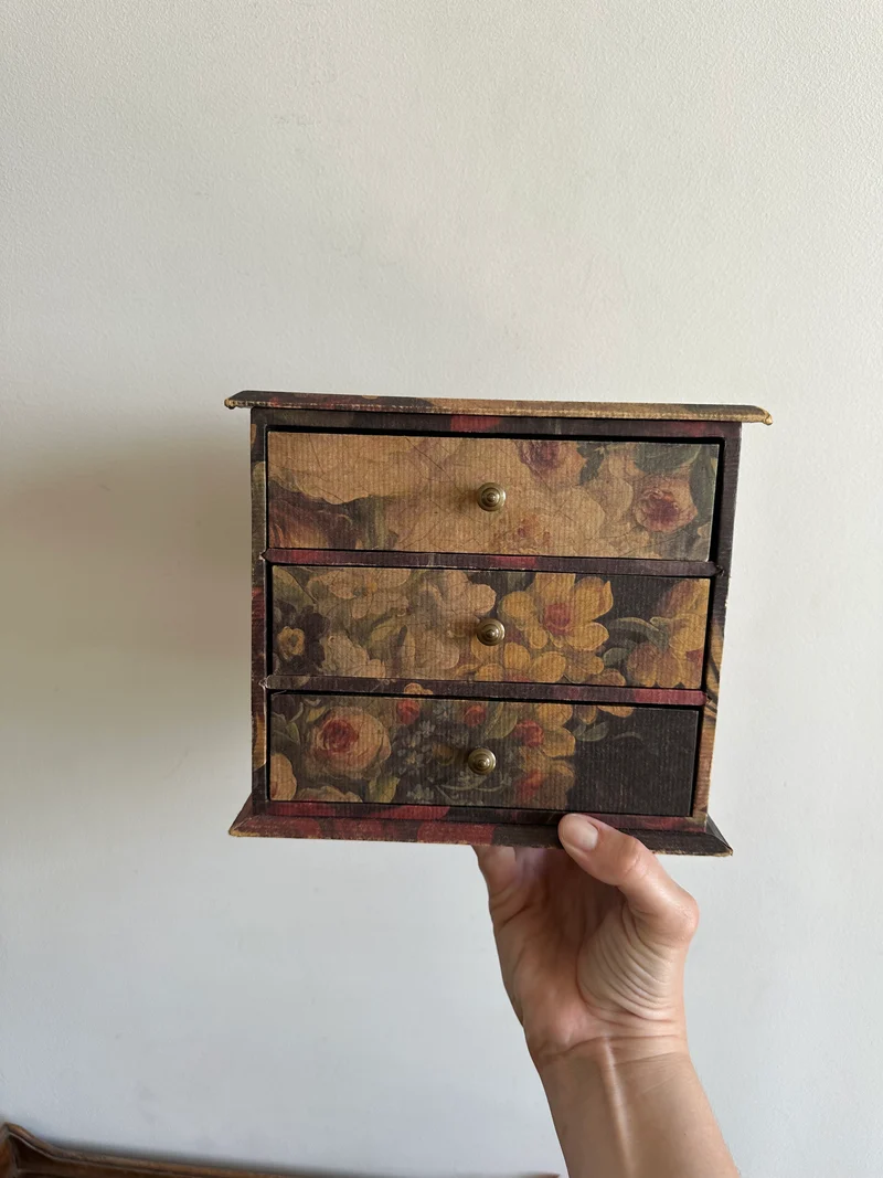 Coffret en bois recouvert de papier floral italien