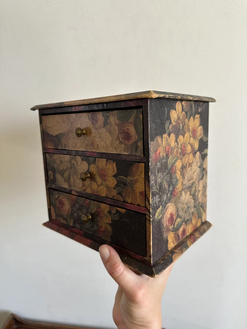 Coffret en bois recouvert de papier floral italien