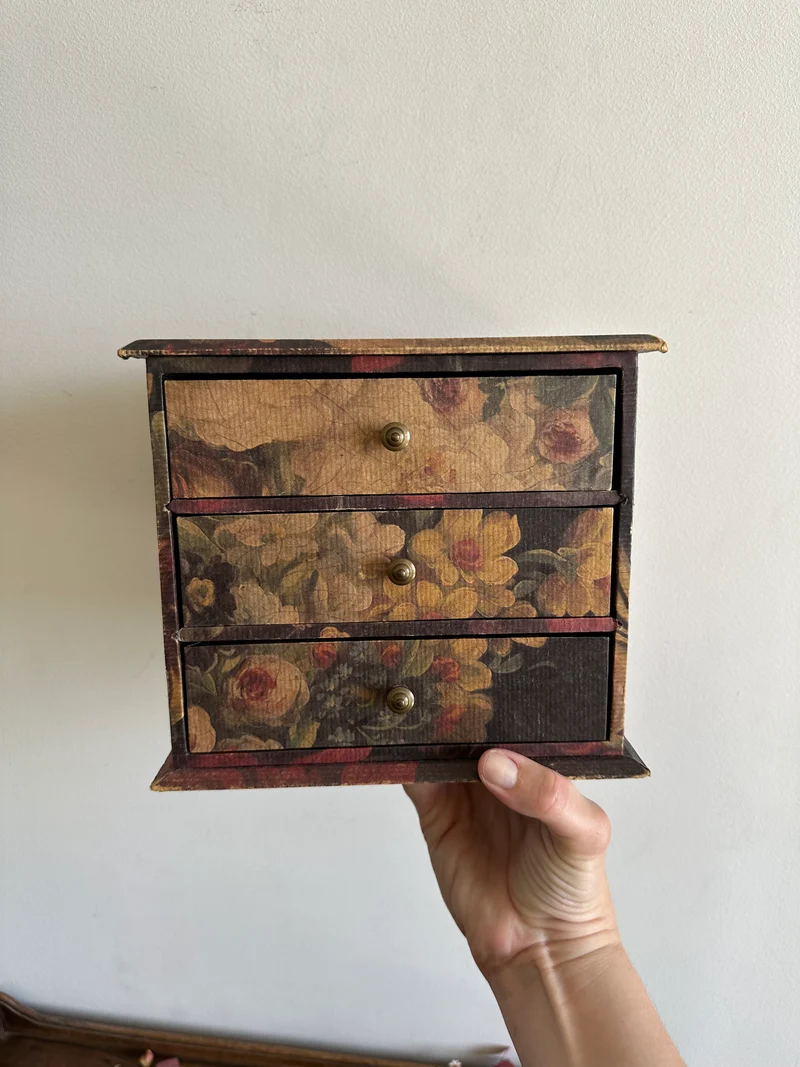 Coffret en bois recouvert de papier floral italien