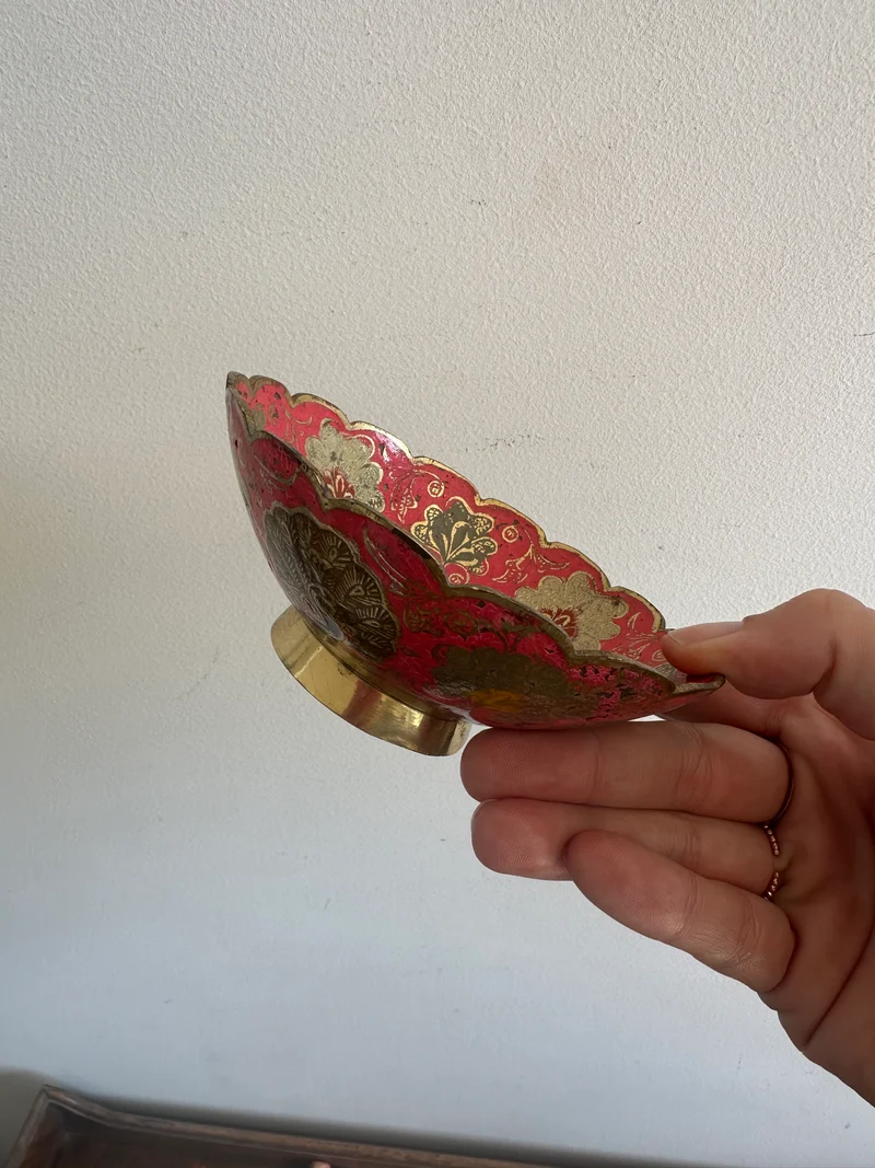 Vide poche en laiton émaillé rose paon