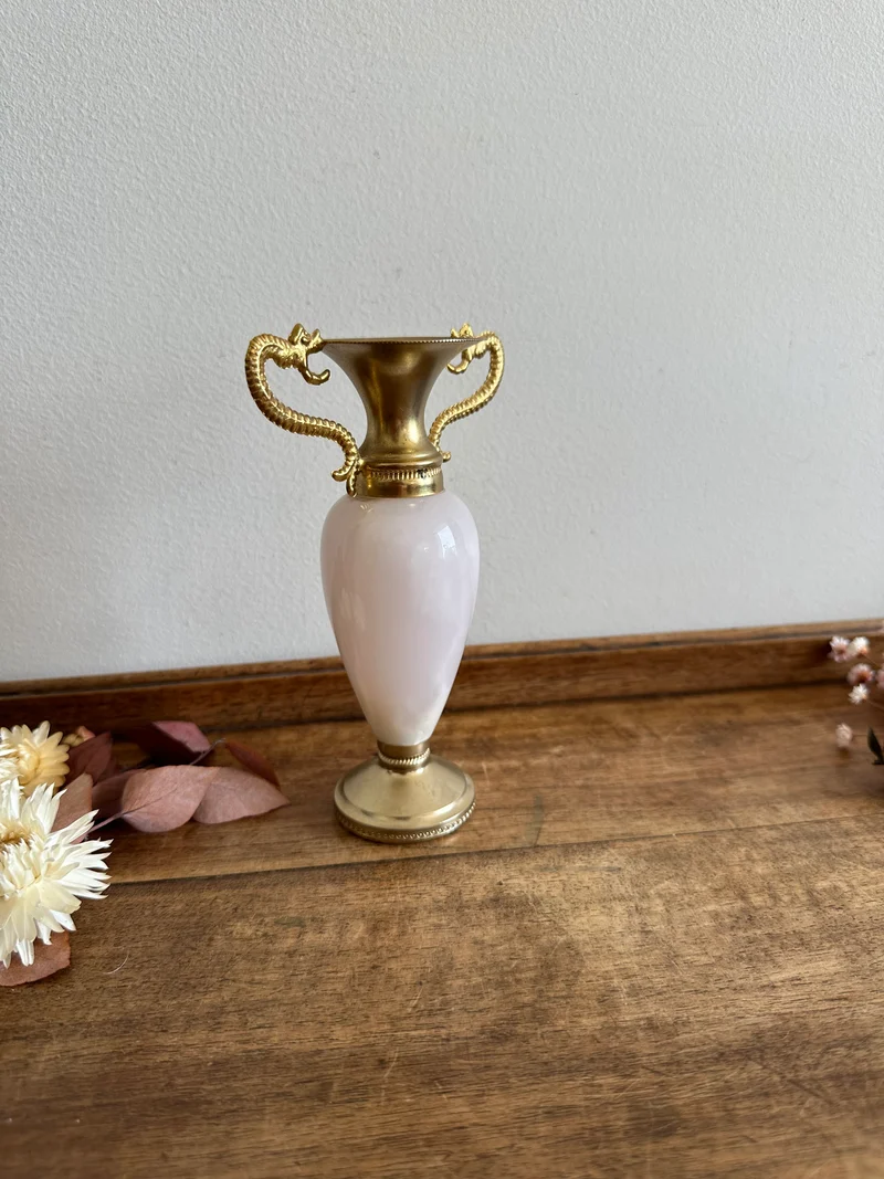 Soliflore en pierre d'onyx blanche pied en métal doré