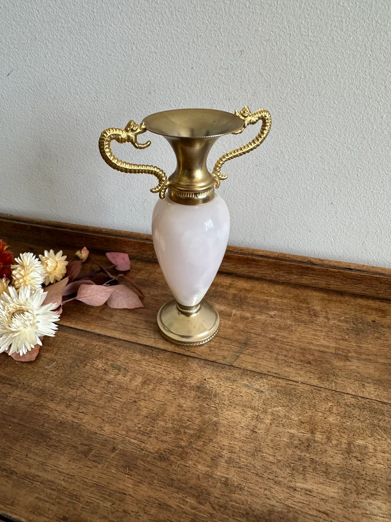 Soliflore en pierre d'onyx blanche pied en métal doré