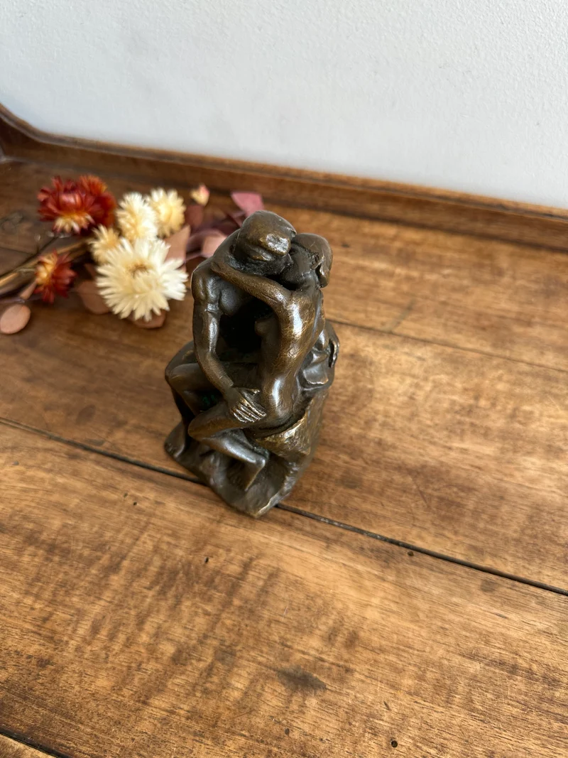 Statue en bronze le baiser de Rodin