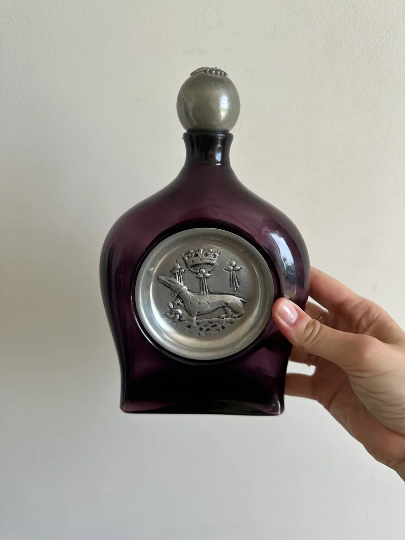 Bouteille décorative en verre fumé violet et étain
