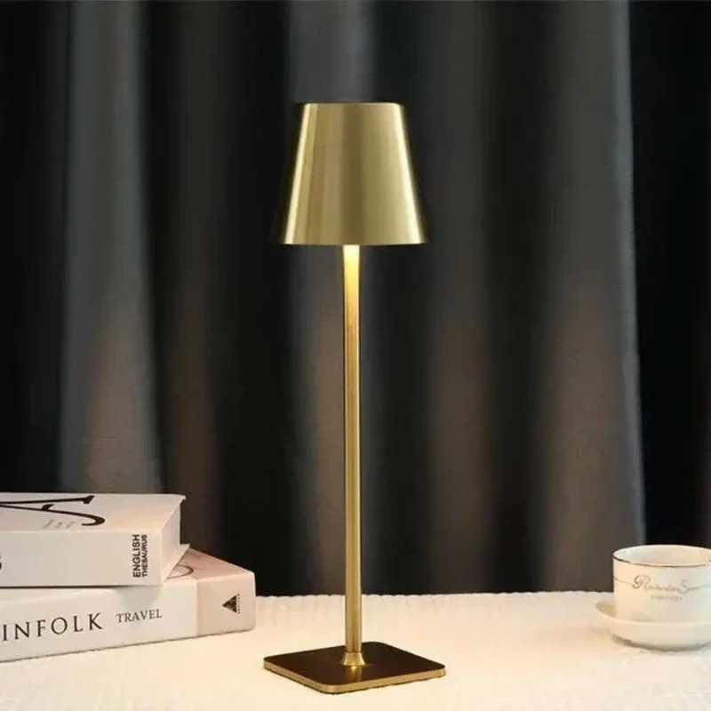 Lampe à Poser Moderne Multicolore – Bureau ou Chambre, 4 Coloris